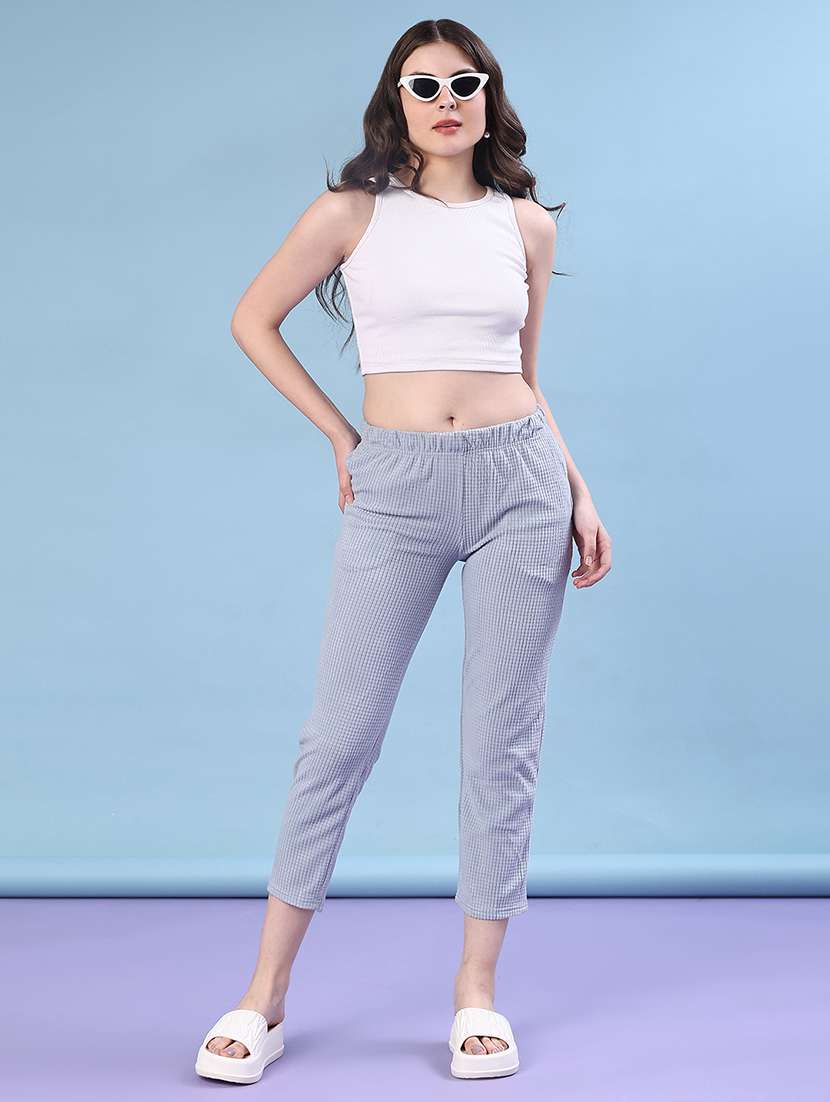 women solid mid rise capri - 22063785 -  Standard Image - 4