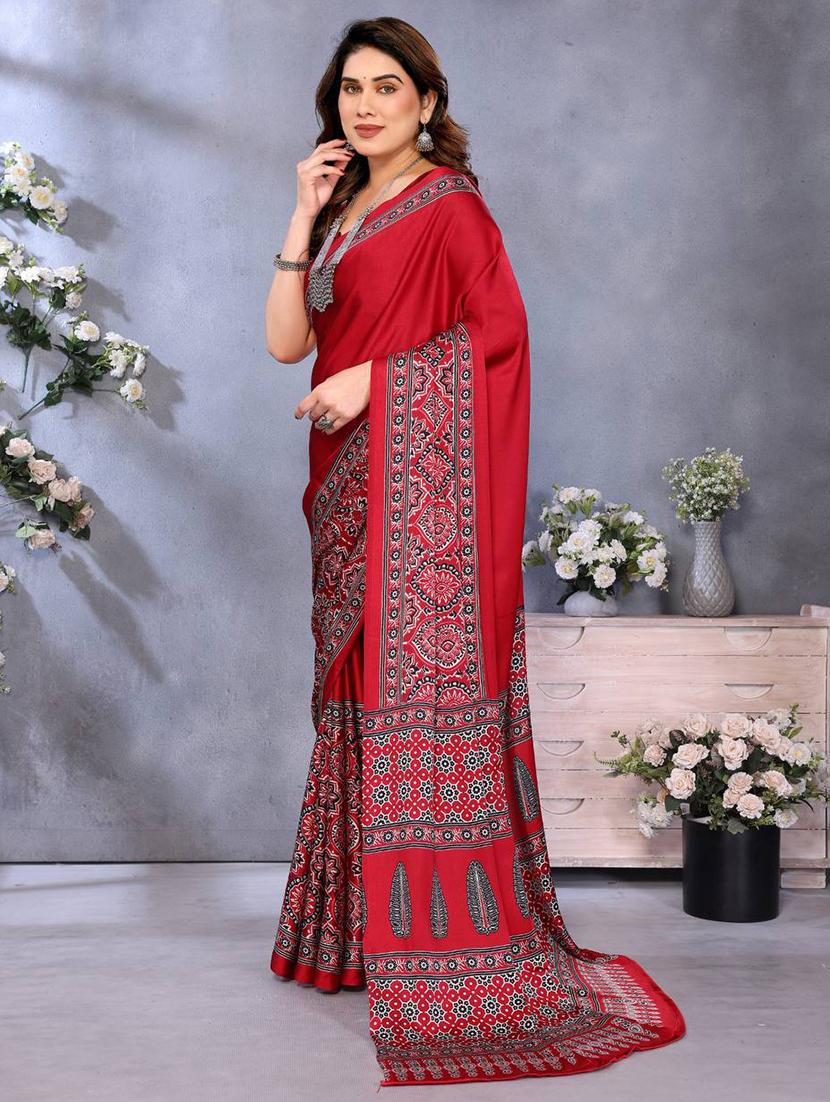 women printed casual wear saree with blouse - 22063824 - Standard Image - 1