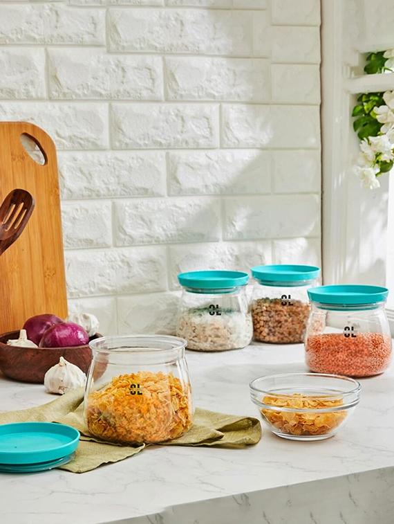plastic storage container with lid - 22065827 -  Standard Image - 1