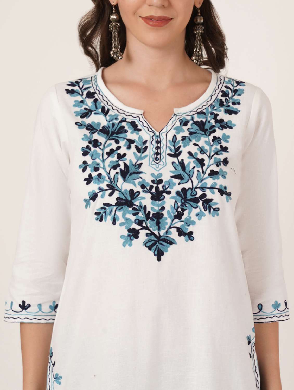women embroidered three quarter sleeve straight kurti - 22065829 - Standard Image - 4