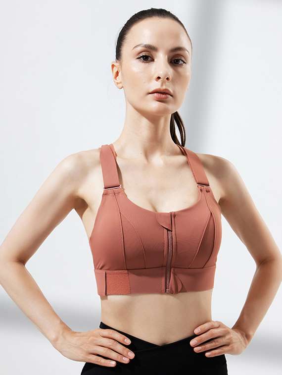 women solid lightly padded sports bra