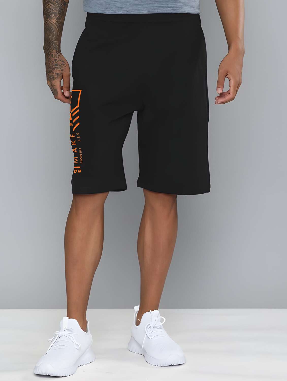 men printed mid rise regular fit shorts
