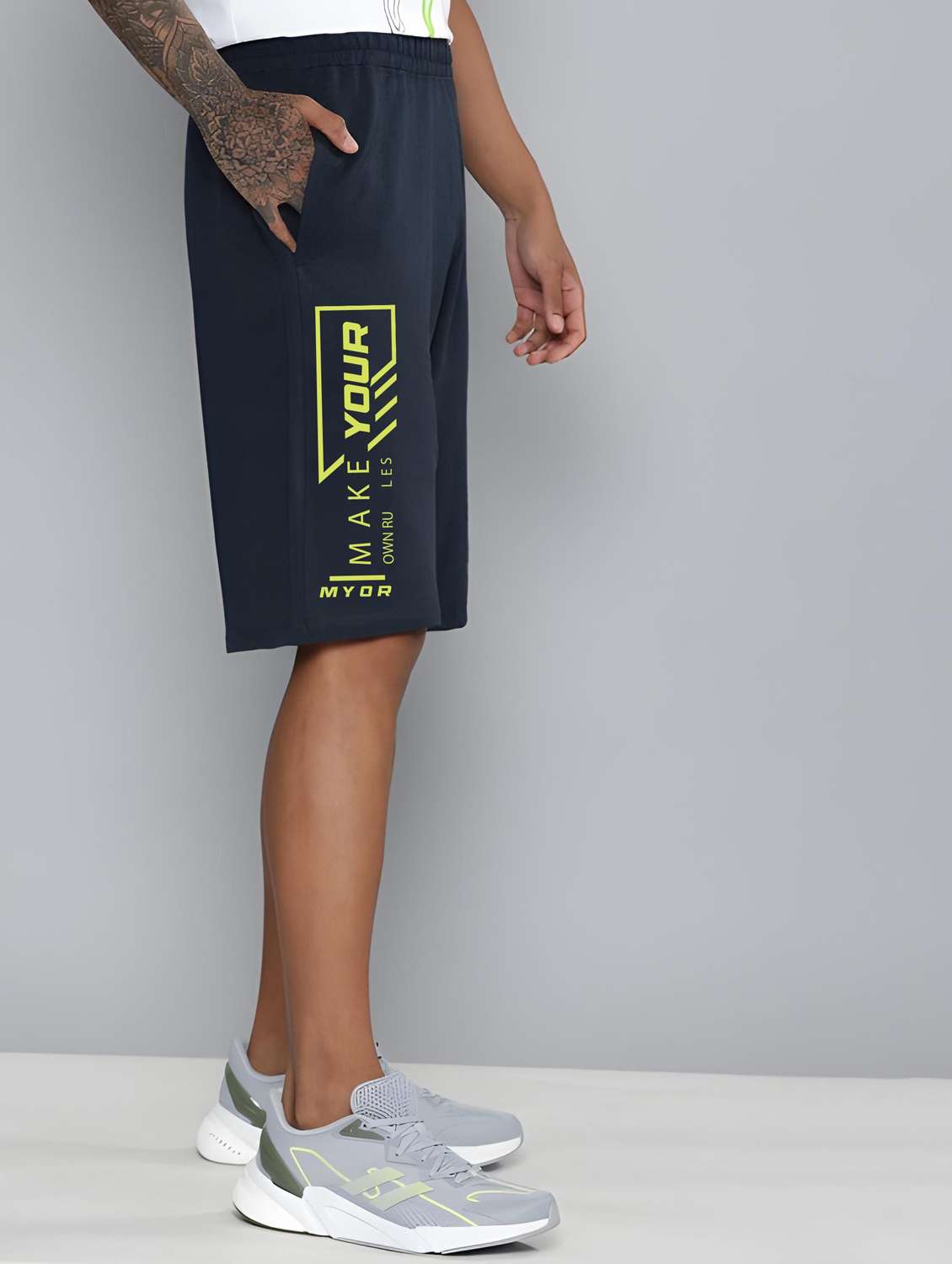 men printed mid rise regular fit shorts - 22065997 - Standard Image - 1