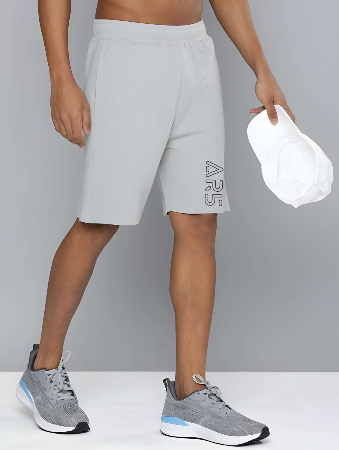 men solid mid rise regular fit shorts - 22066003 - Standard Image - 1