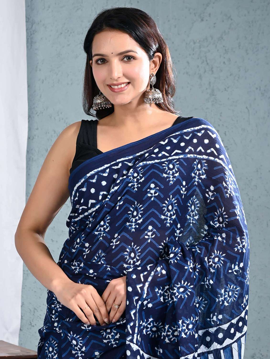 women printed casual wear saree with blouse - 22066039 -  Standard Image - 4