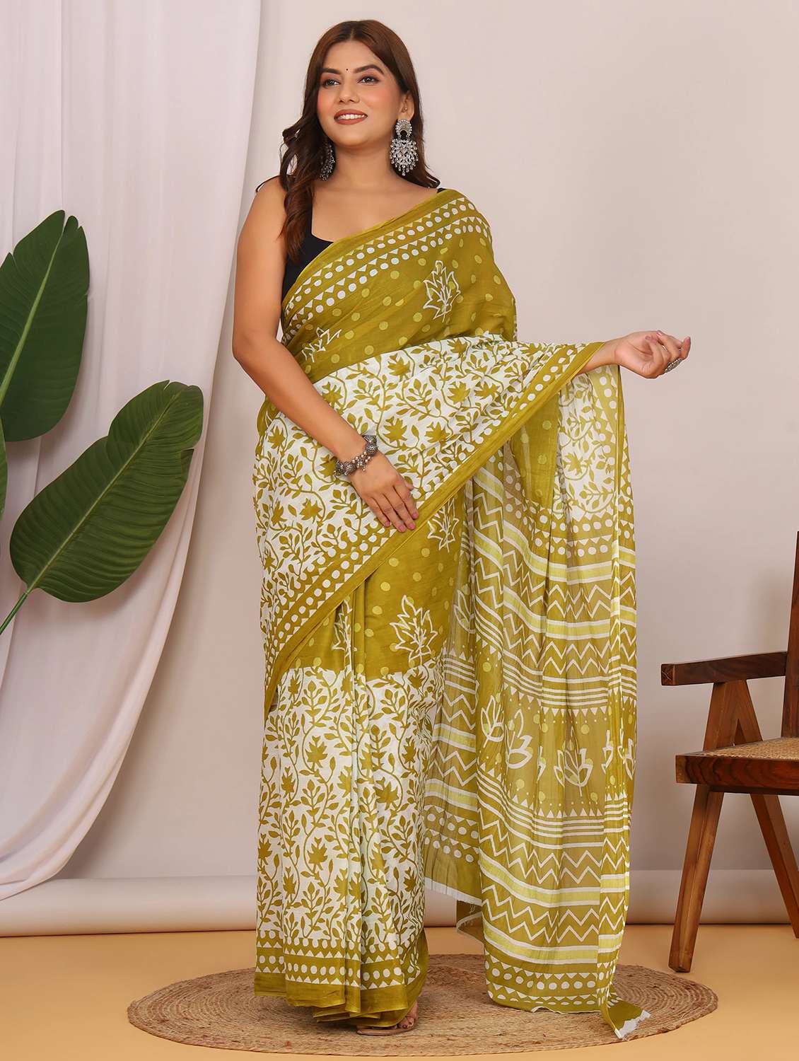 women printed casual wear saree with blouse - 22066043 - Standard Image - 1