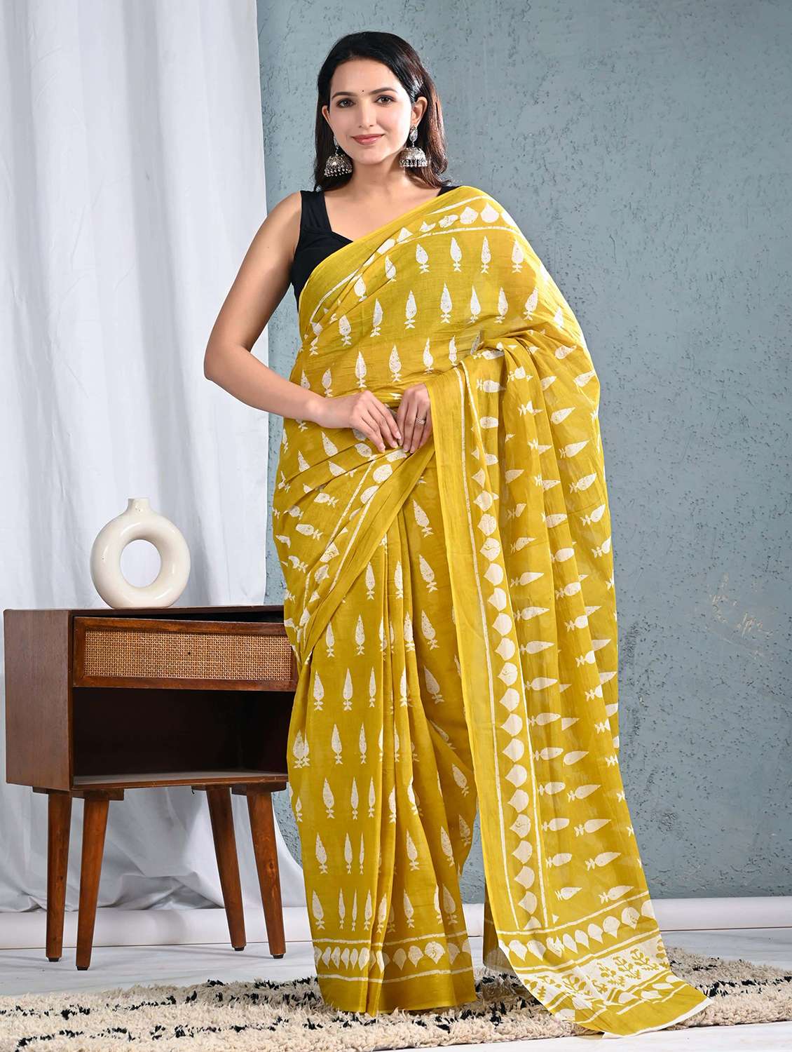 women printed casual wear saree with blouse