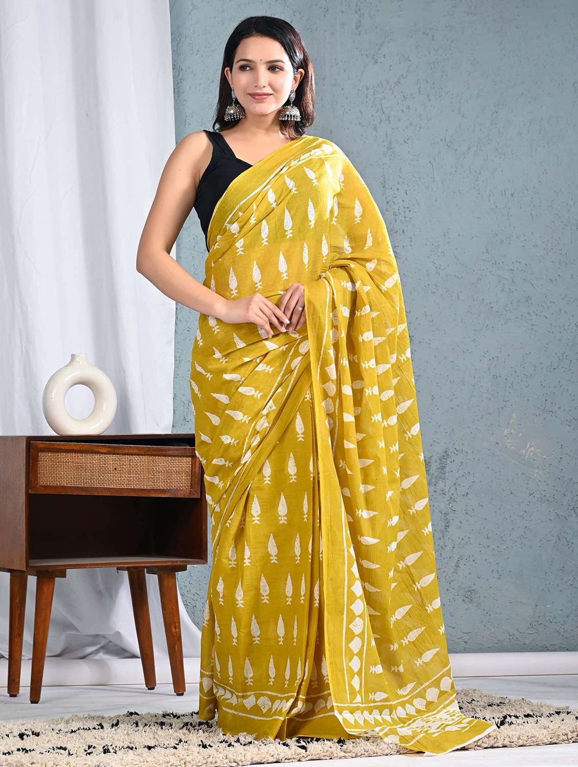 women printed casual wear saree with blouse - 22066045 -  Standard Image - 1