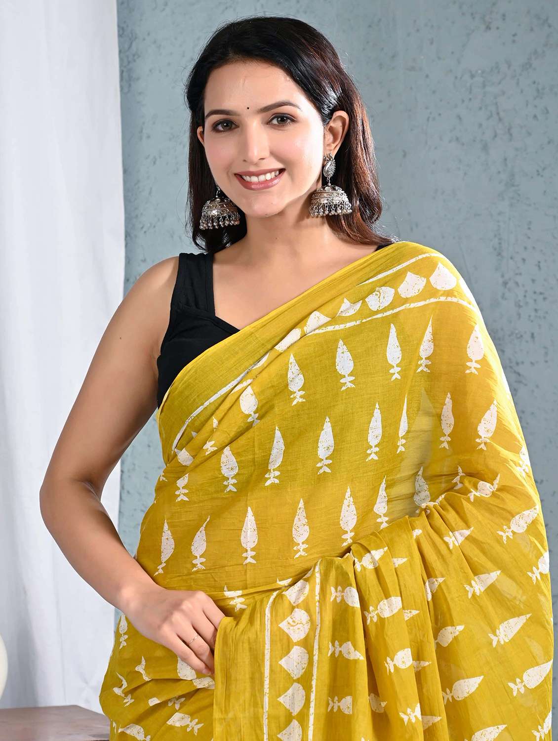 women printed casual wear saree with blouse - 22066045 -  Standard Image - 4