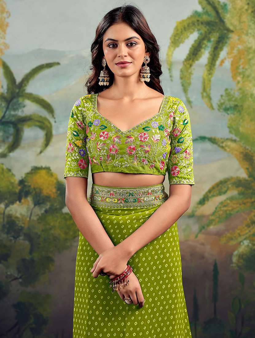 women bandhani printed bordered saree with blouse - 22066048 - Standard Image - 4