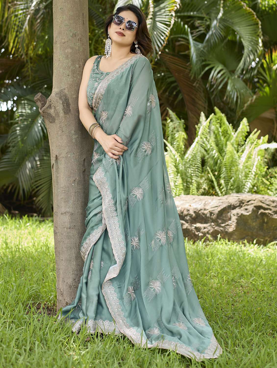 women solid with work embroidered saree with blouse - 22066057 -  Standard Image - 1