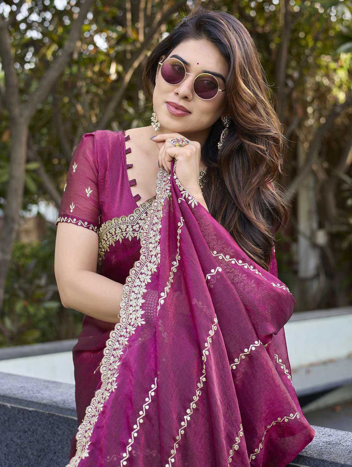 women solid with work embroidered saree with blouse - 22066059 - Standard Image - 4