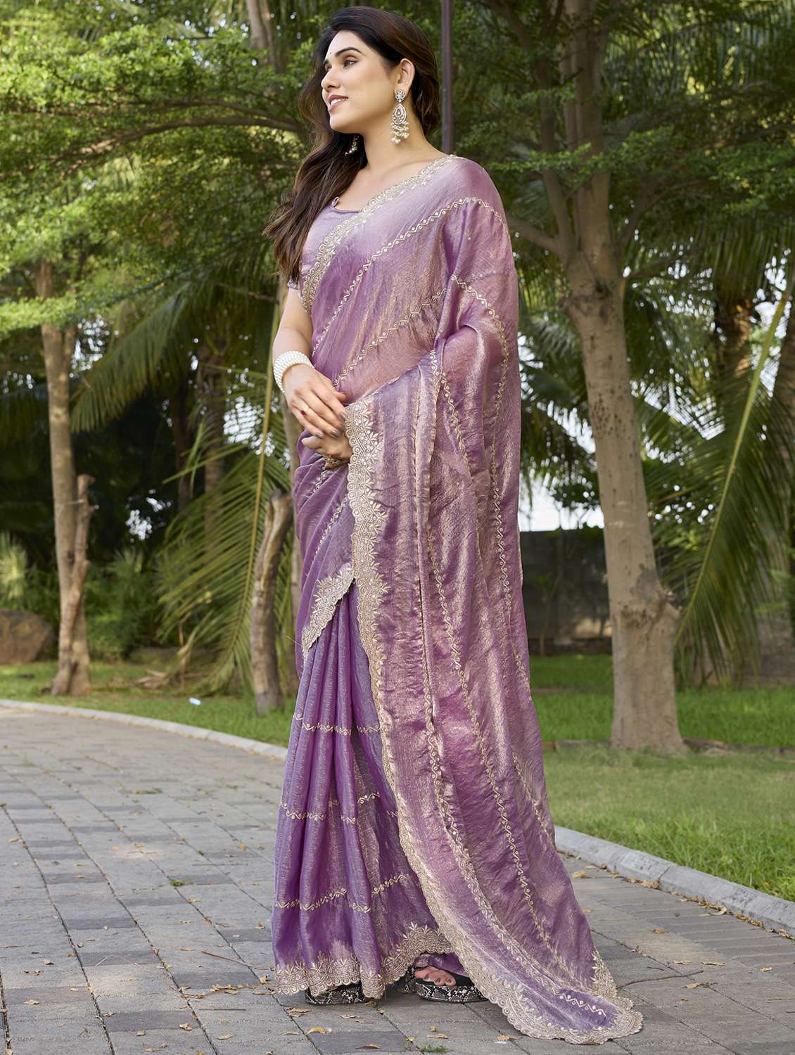 women solid with work embroidered saree with blouse - 22066061 - Standard Image - 1