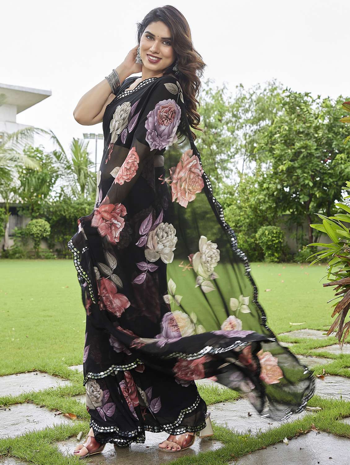 women floral printed saree with blouse - 22066102 - Standard Image - 1