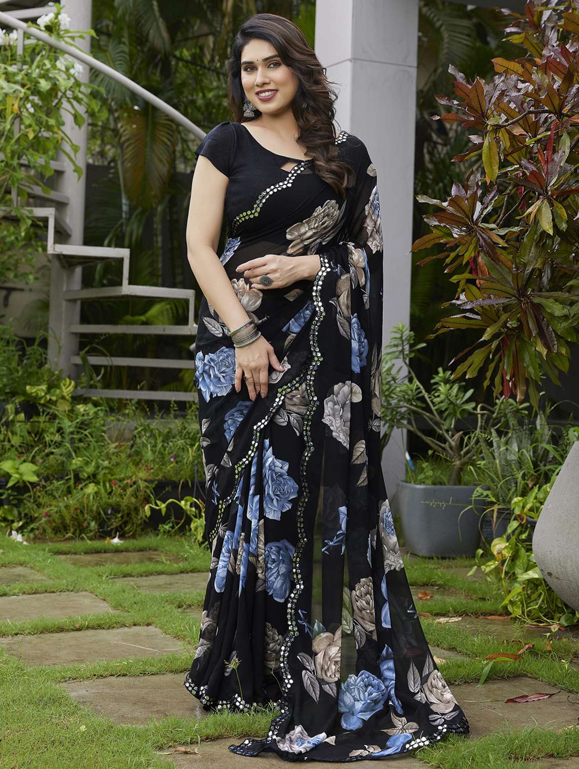 women floral printed saree with blouse - 22066105 - Zoom Image - 0