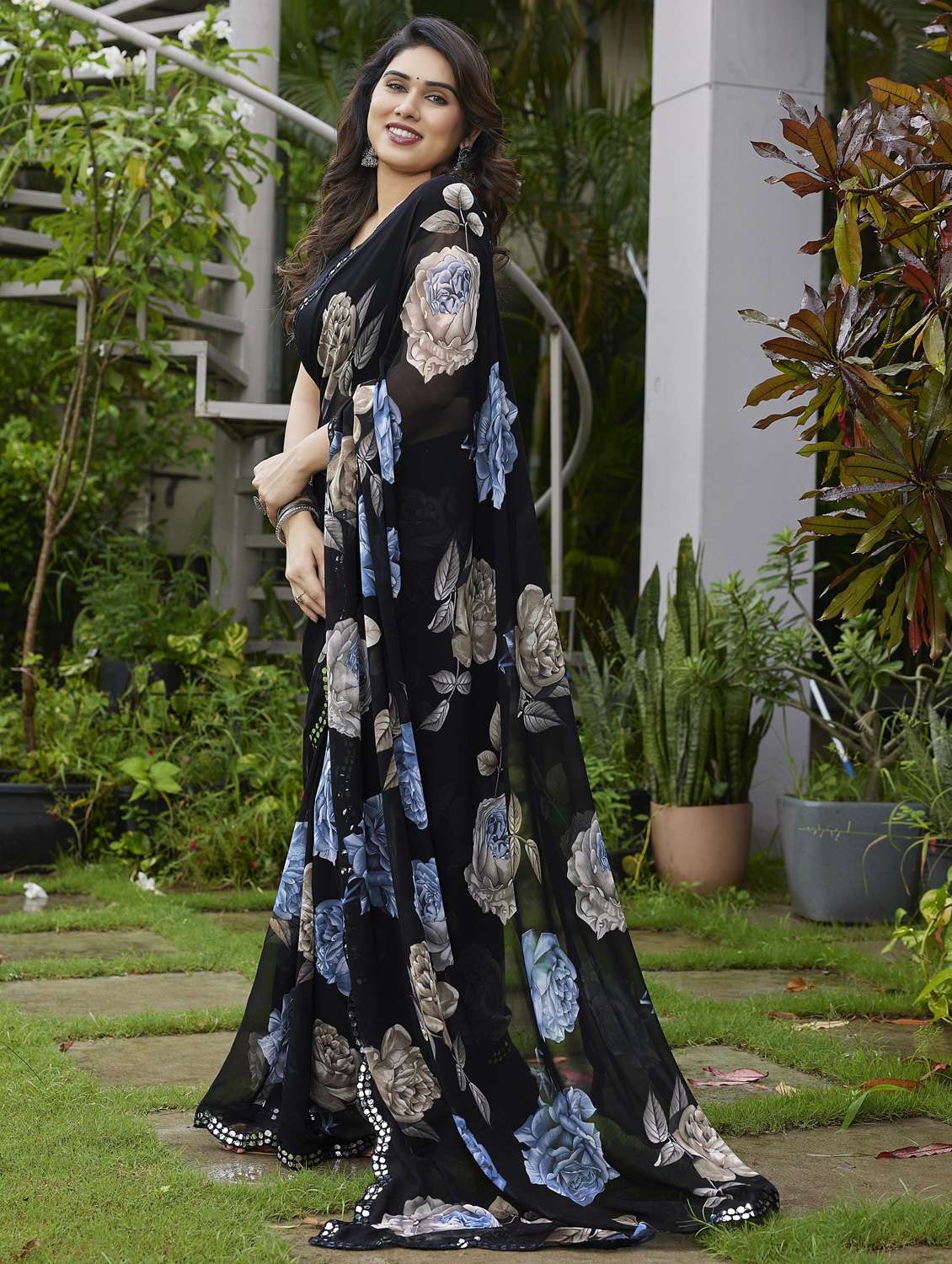women floral printed saree with blouse - 22066105 - Standard Image - 1