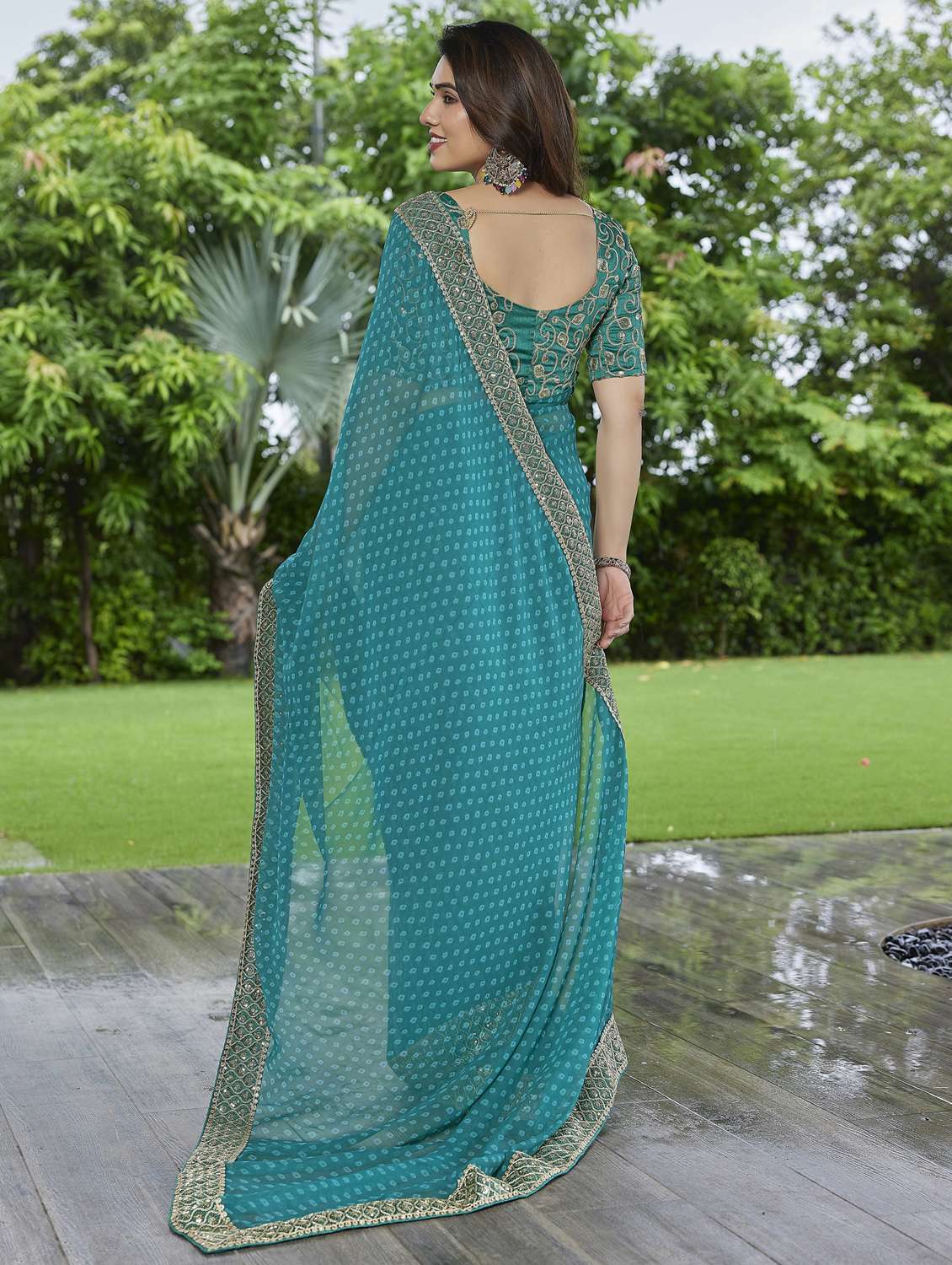 women bandhani printed bordered saree with blouse - 22066106 -  Standard Image - 1