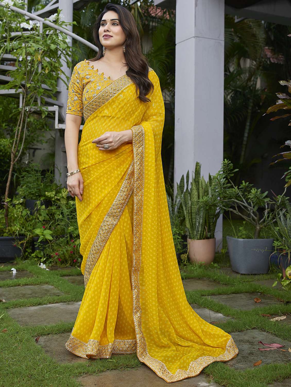 women bandhani printed bordered saree with blouse
