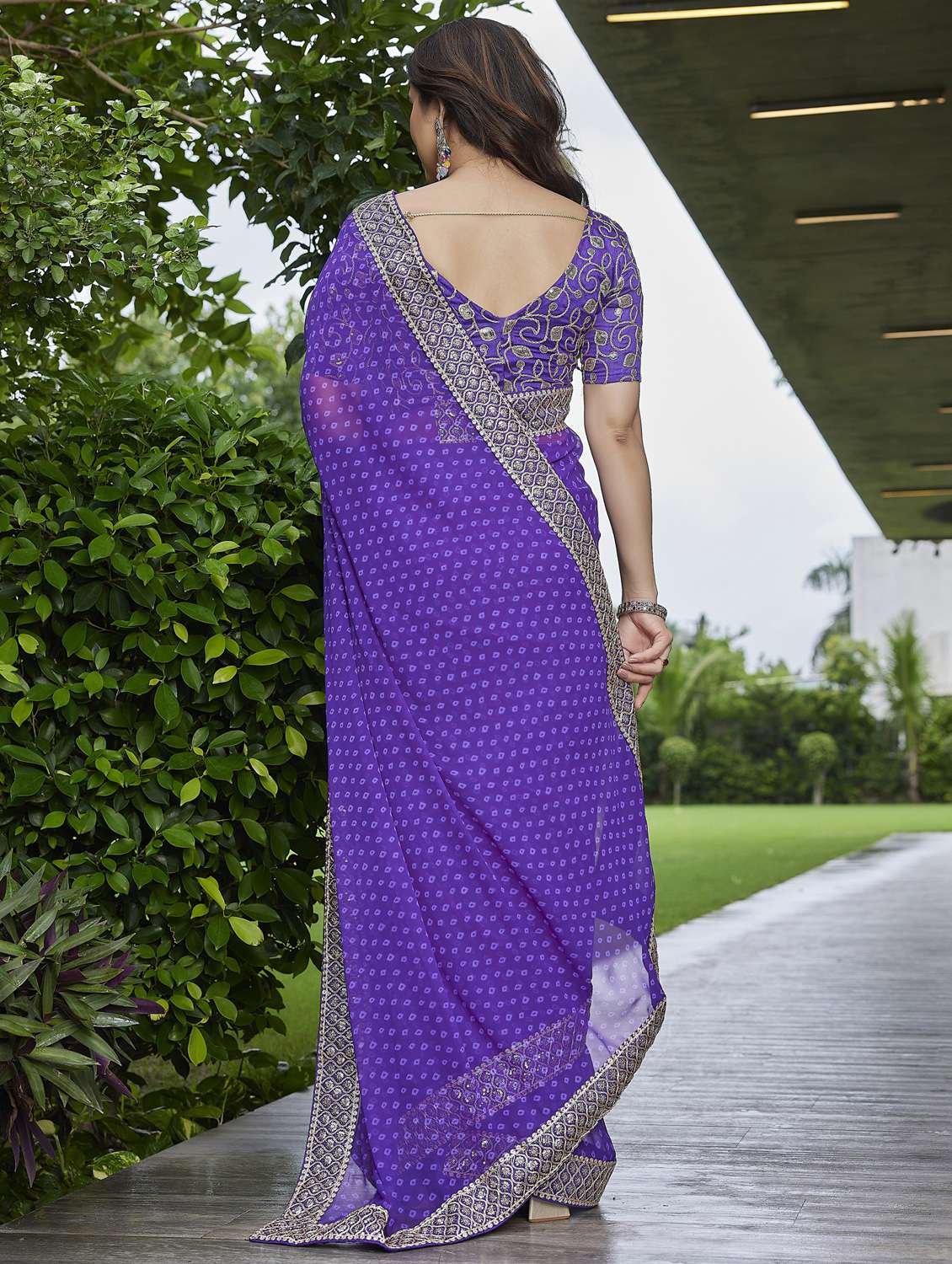 Women Bandhani Printed Bordered Saree With Blouse