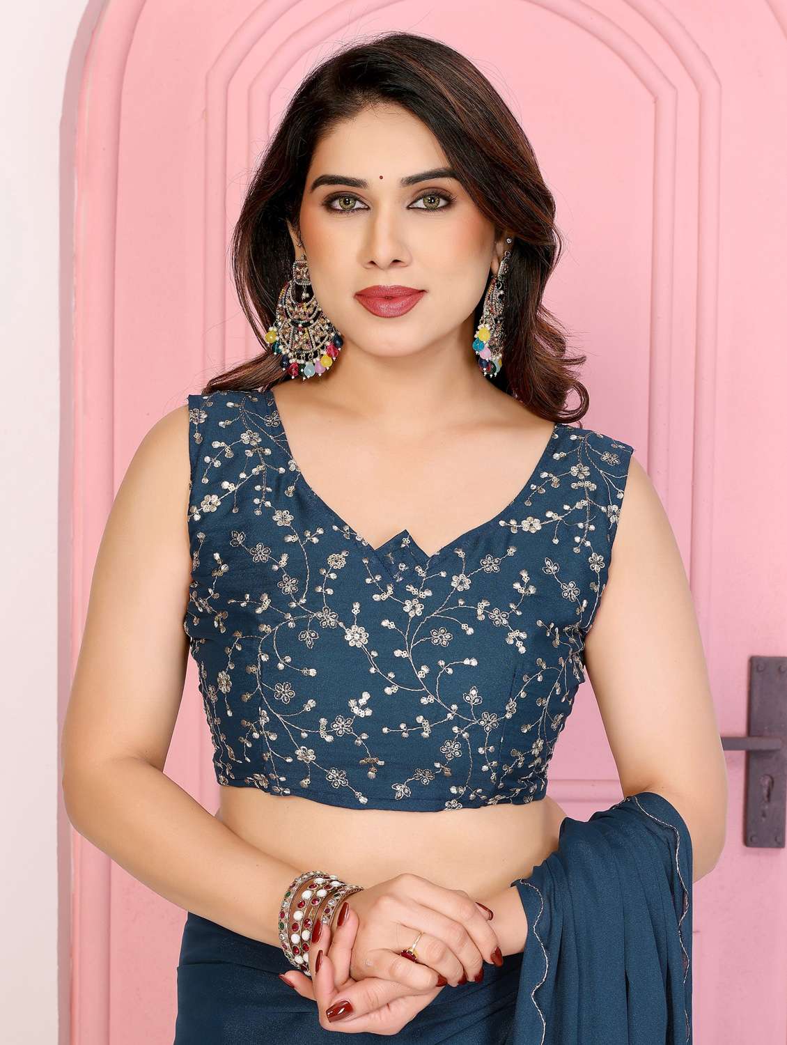 women solid plain saree with blouse - 22066118 - Standard Image - 4