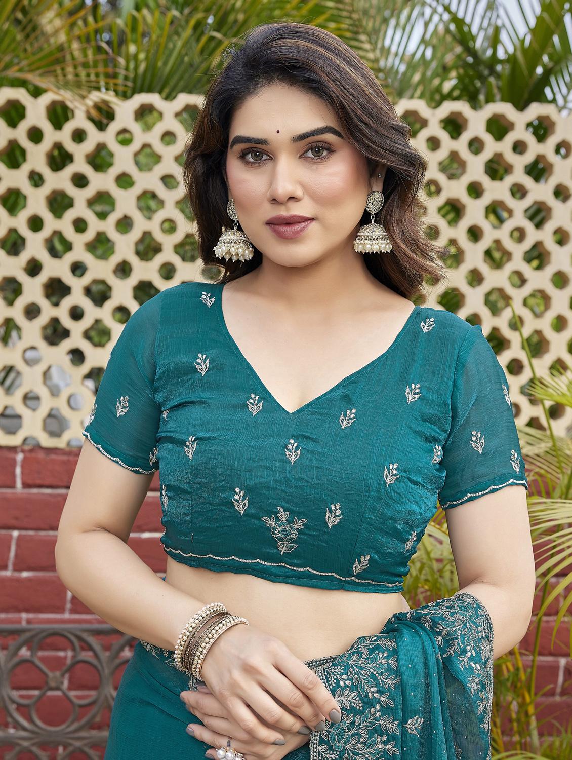 women solid with work embroidered saree with blouse - 22066138 - Standard Image - 4