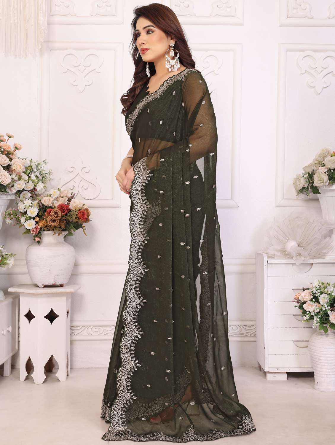 women solid with work embroidered saree with blouse - 22066152 - Standard Image - 1