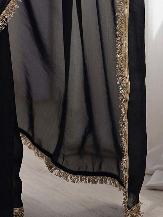 women solid with bordered saree with blouse - 22066208 - Standard Image - 4