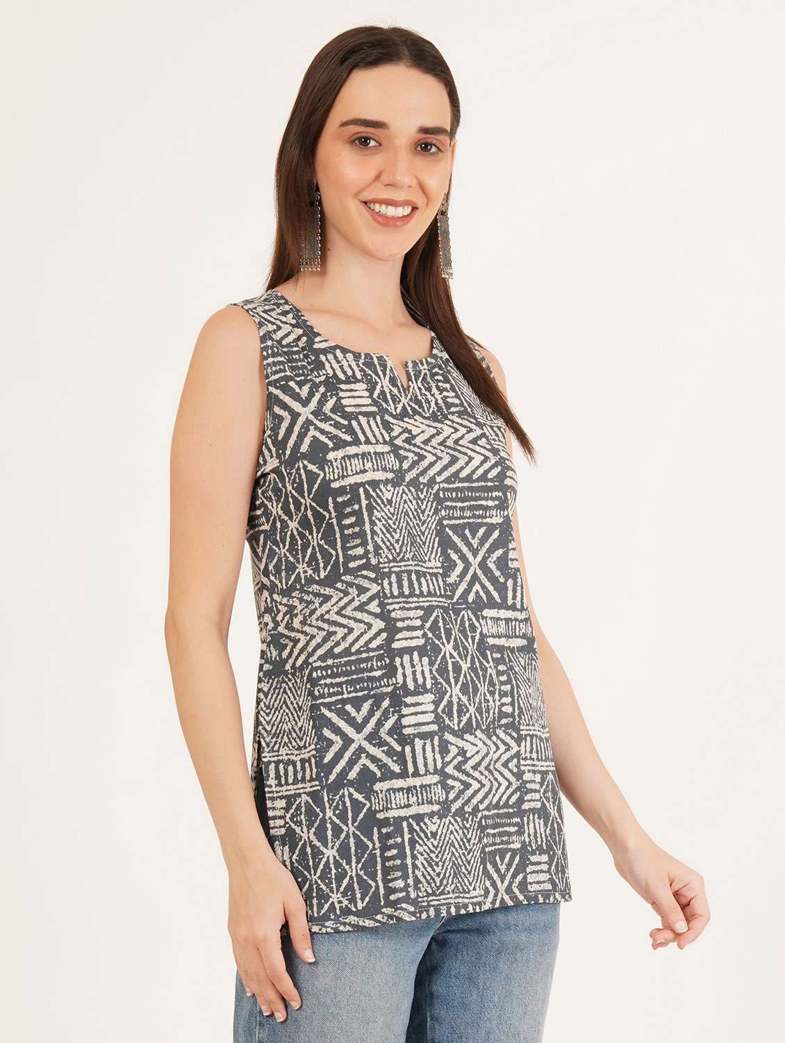 women printed sleeveless straight kurti - 22066251 - Standard Image - 4