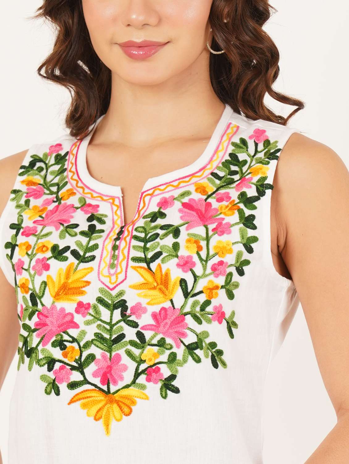 women solid wiith work sleeveless straight kurti - 22066258 - Standard Image - 4