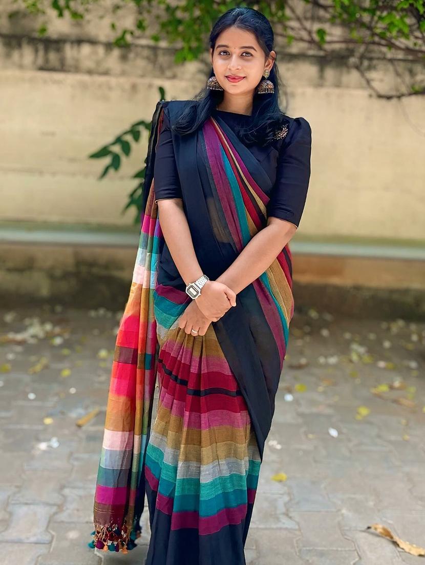 women striped printed saree with blouse - 22066300 - Standard Image - 1