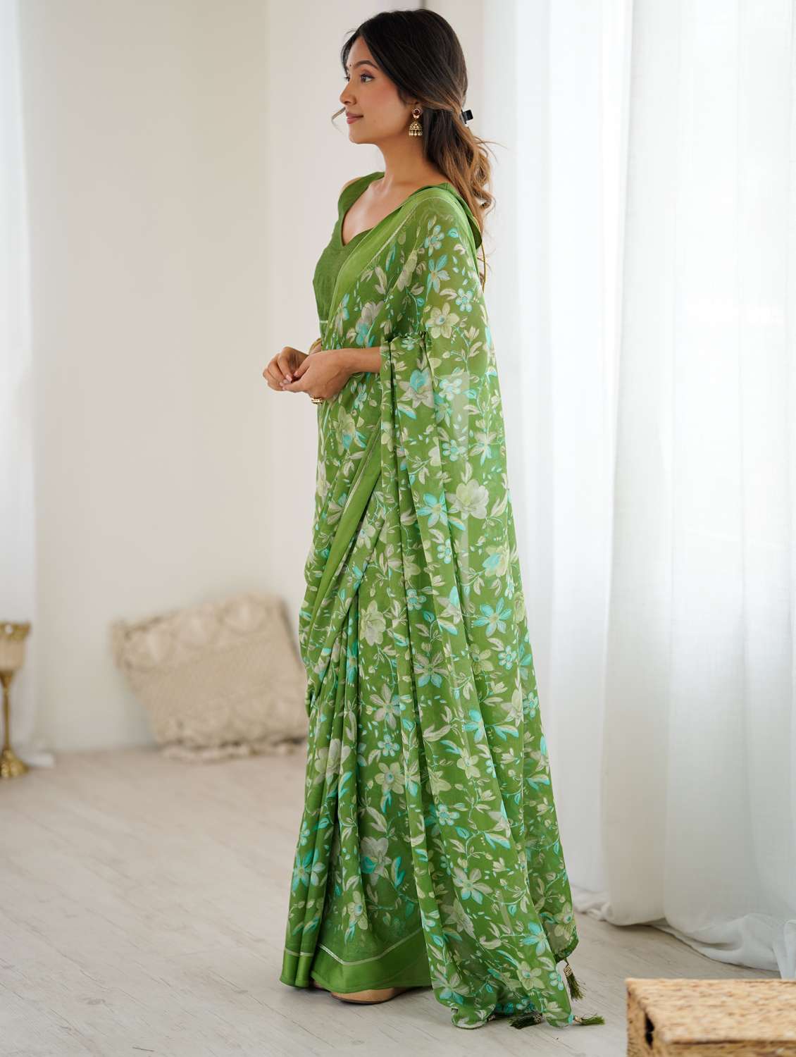 women floral printed saree with blouse - 22066332 -  Standard Image - 1