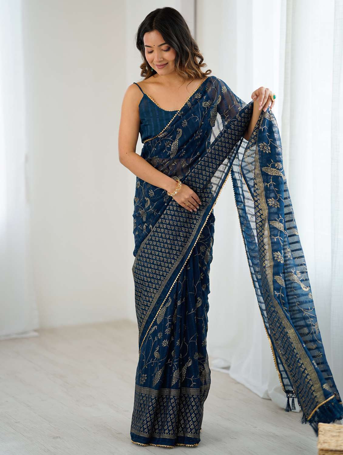 women printed casual wear saree with blouse - 22066340 -  Standard Image - 1