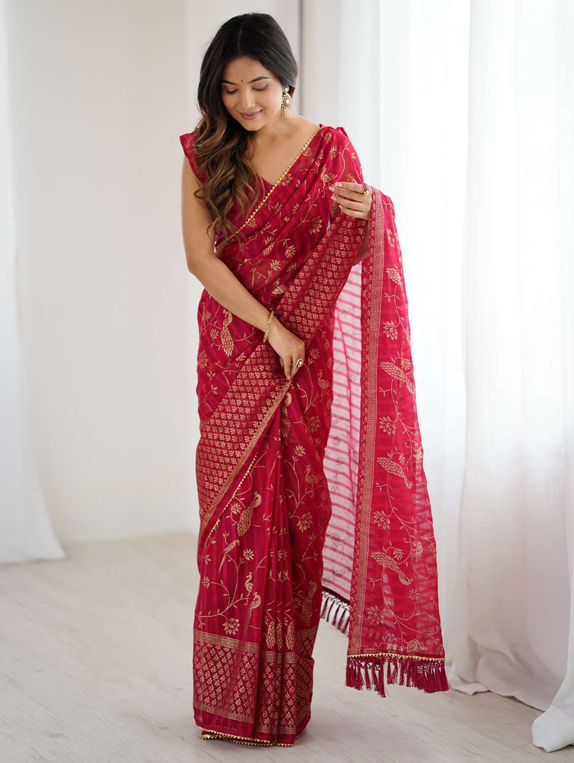 women printed casual wear saree with blouse - 22066341 - Standard Image - 1