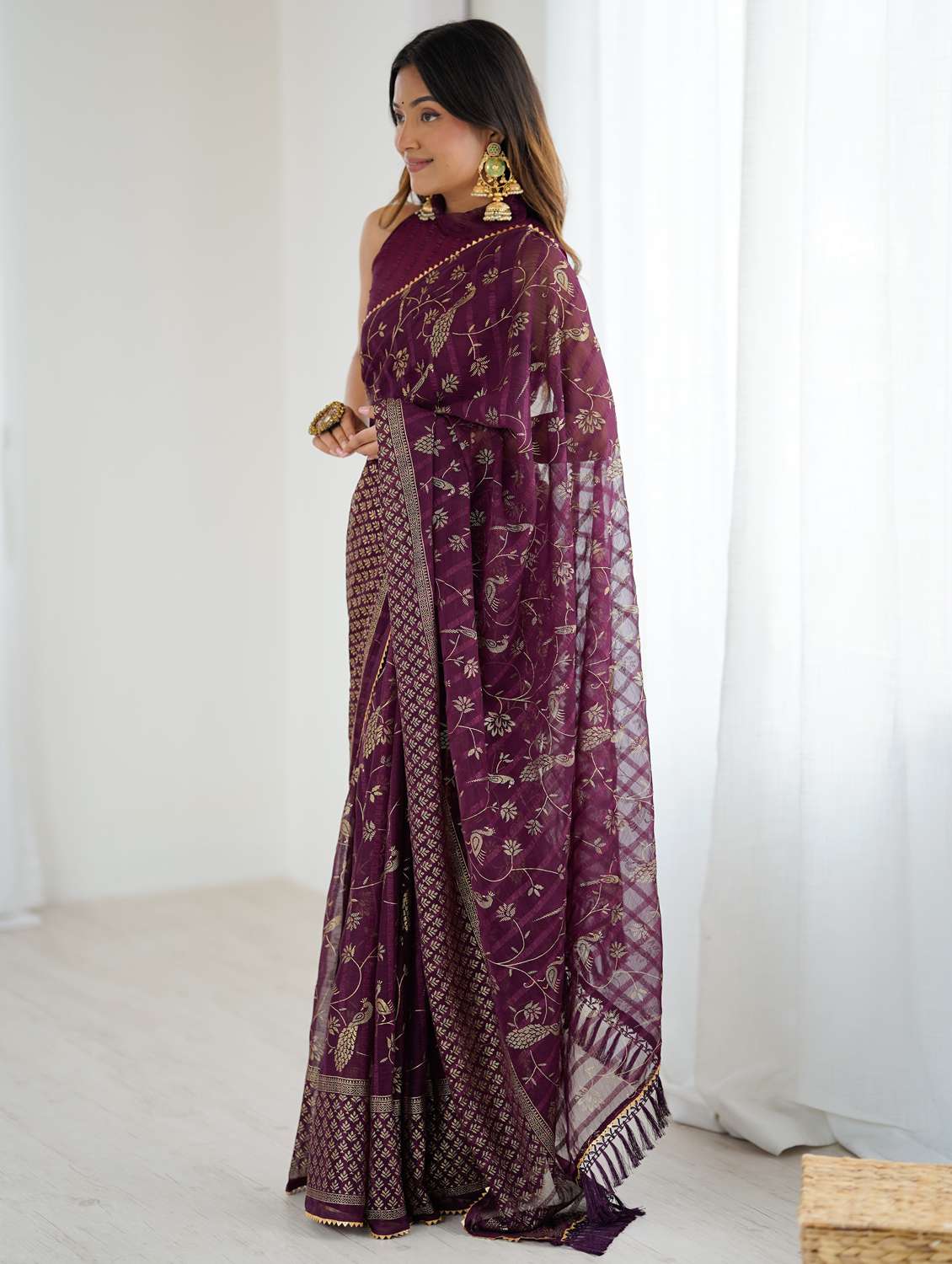 women printed casual wear saree with blouse - 22066343 -  Standard Image - 1