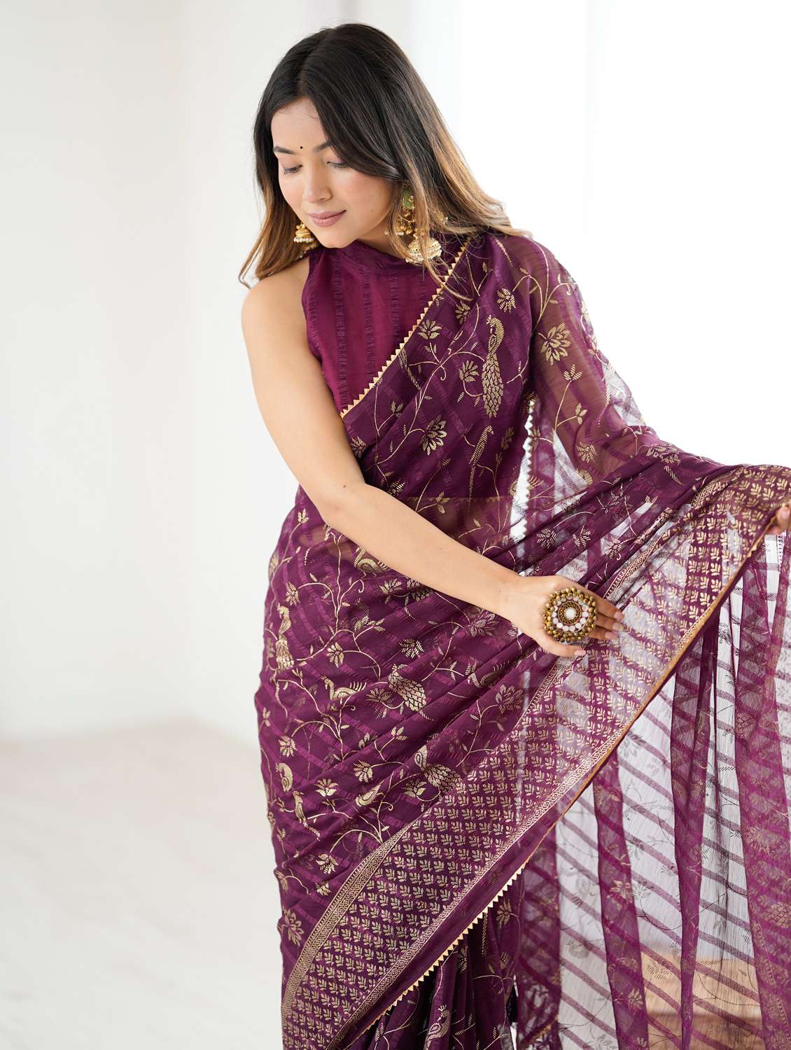 women printed casual wear saree with blouse - 22066343 - Standard Image - 4