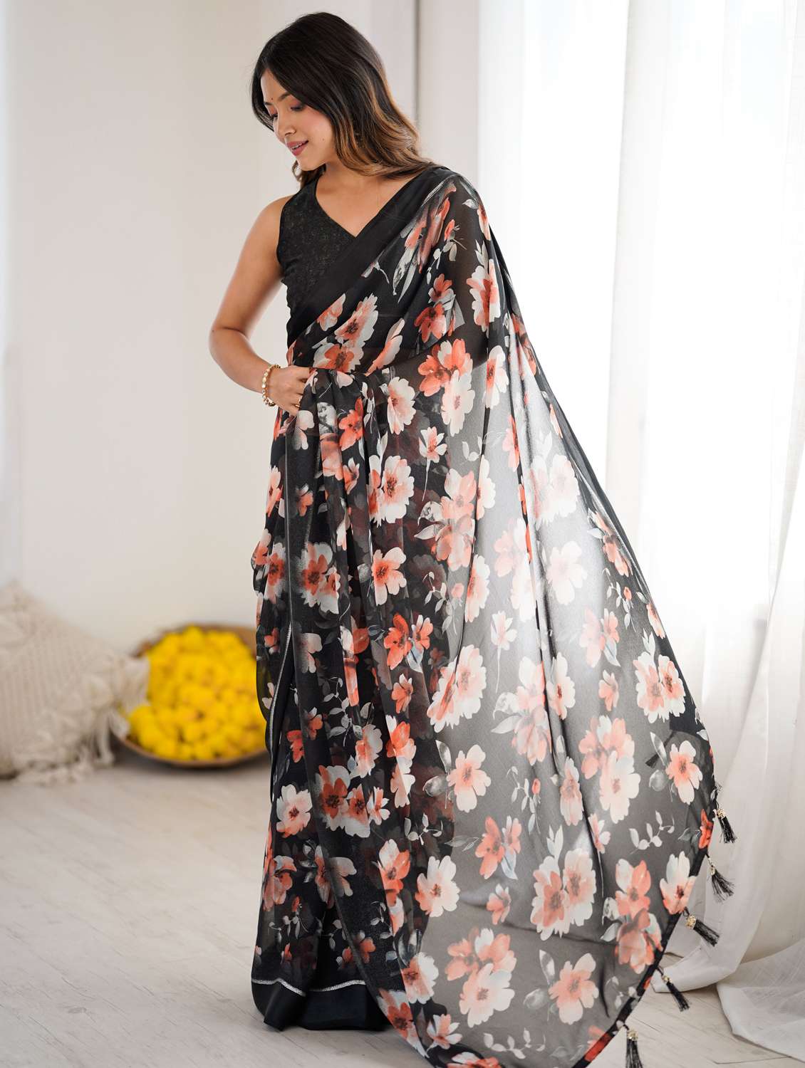 women printed casual wear saree with blouse - 22066344 -  Standard Image - 1