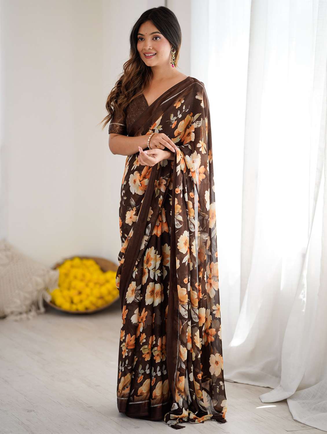 women printed casual wear saree with blouse - 22066345 -  Standard Image - 1