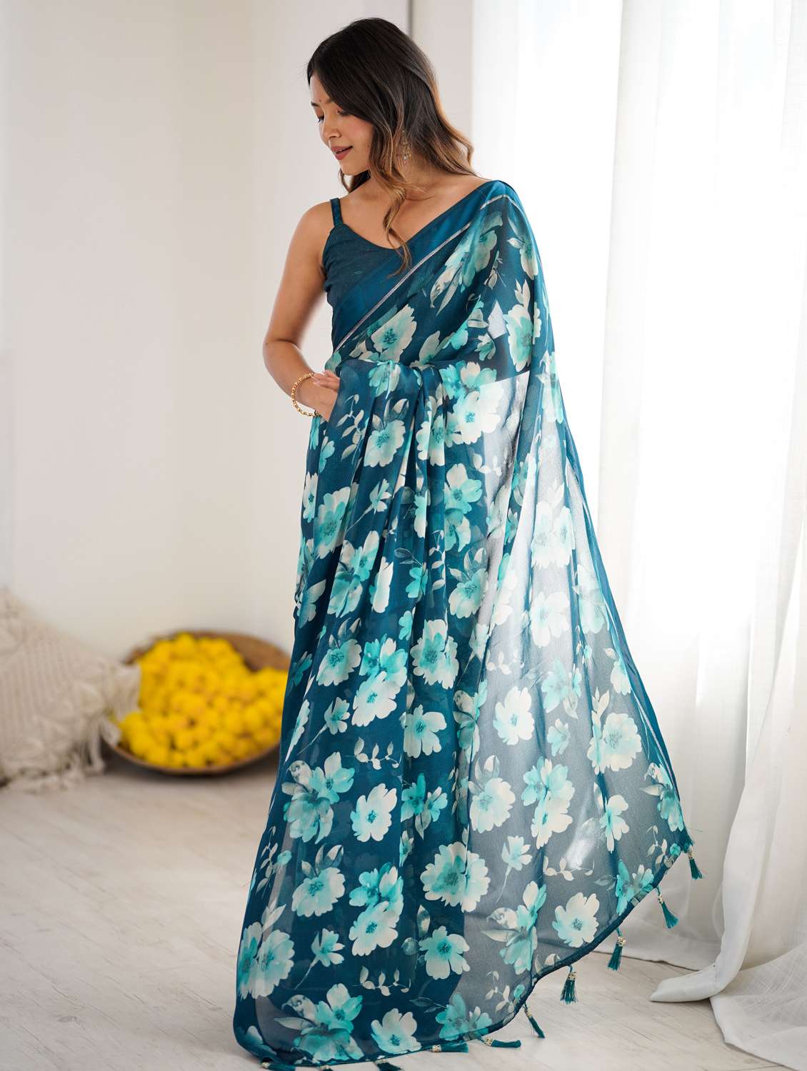 women printed casual wear saree with blouse - 22066348 -  Standard Image - 1