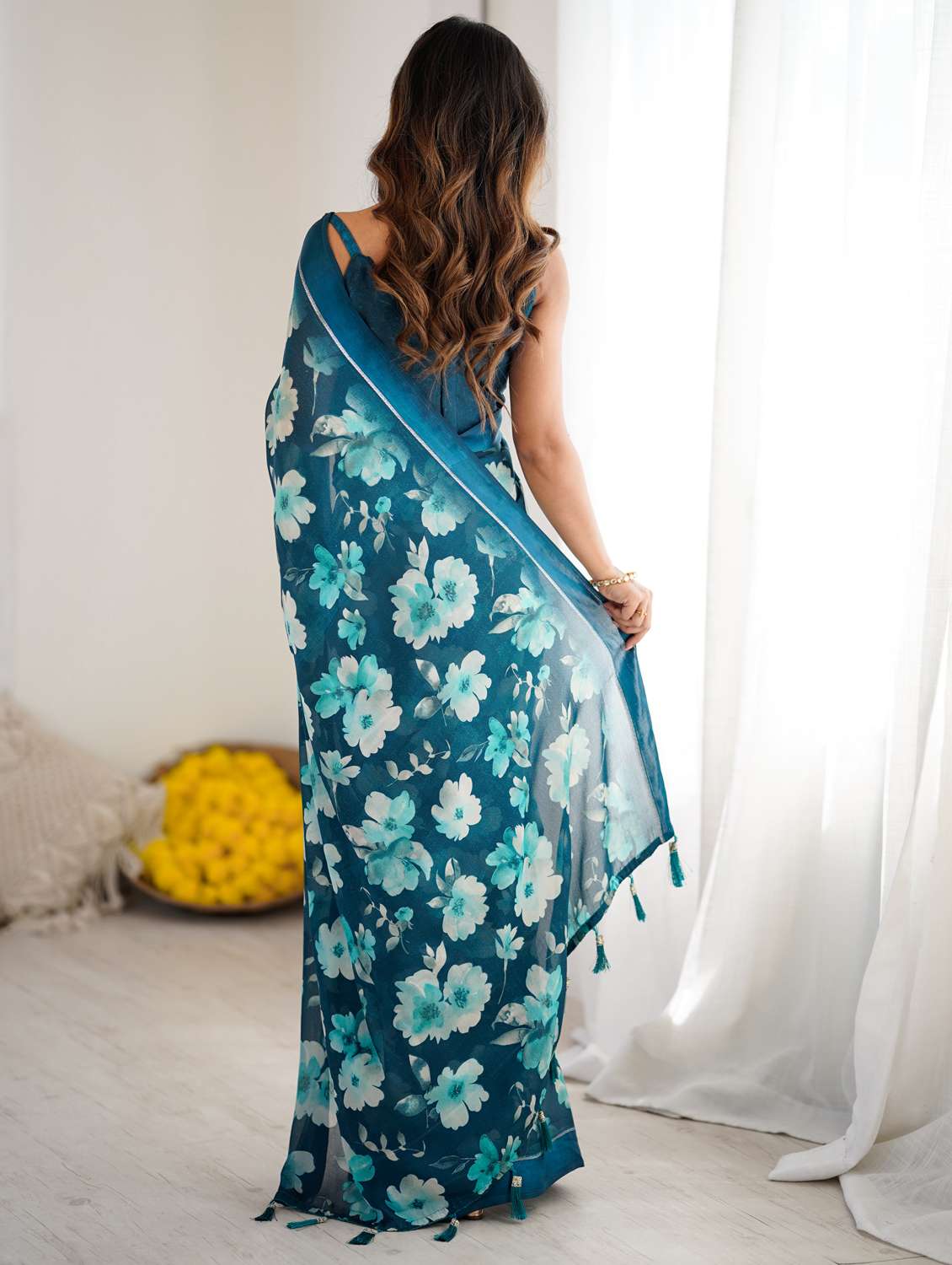 women printed casual wear saree with blouse - 22066348 -  Standard Image - 4