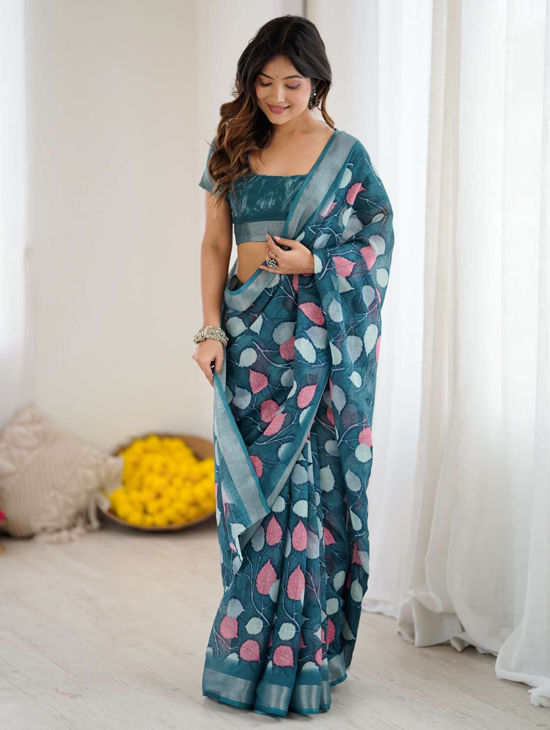 women printed casual wear saree with blouse - 22066351 -  Standard Image - 1
