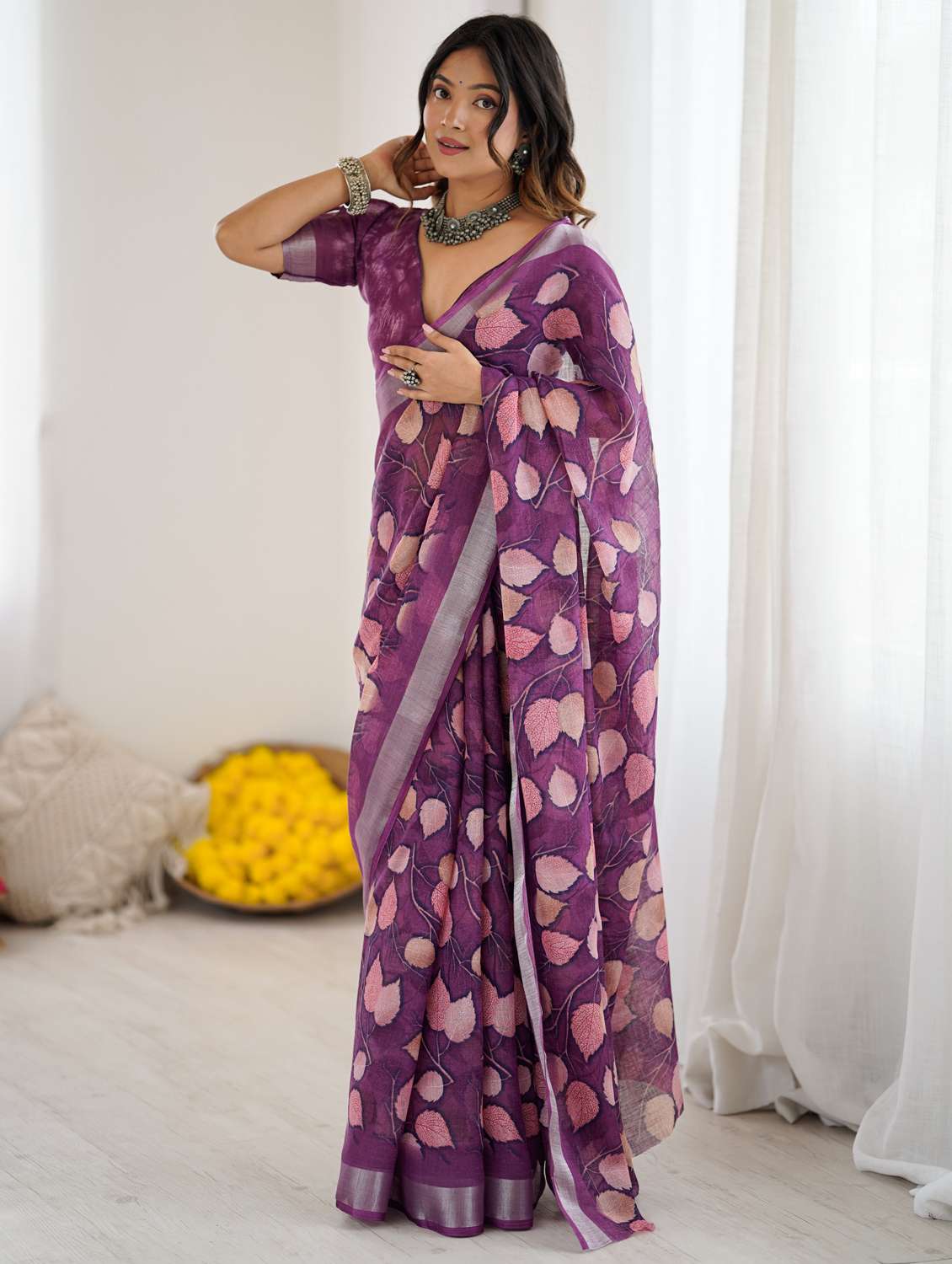 women printed casual wear saree with blouse - 22066352 - Standard Image - 1