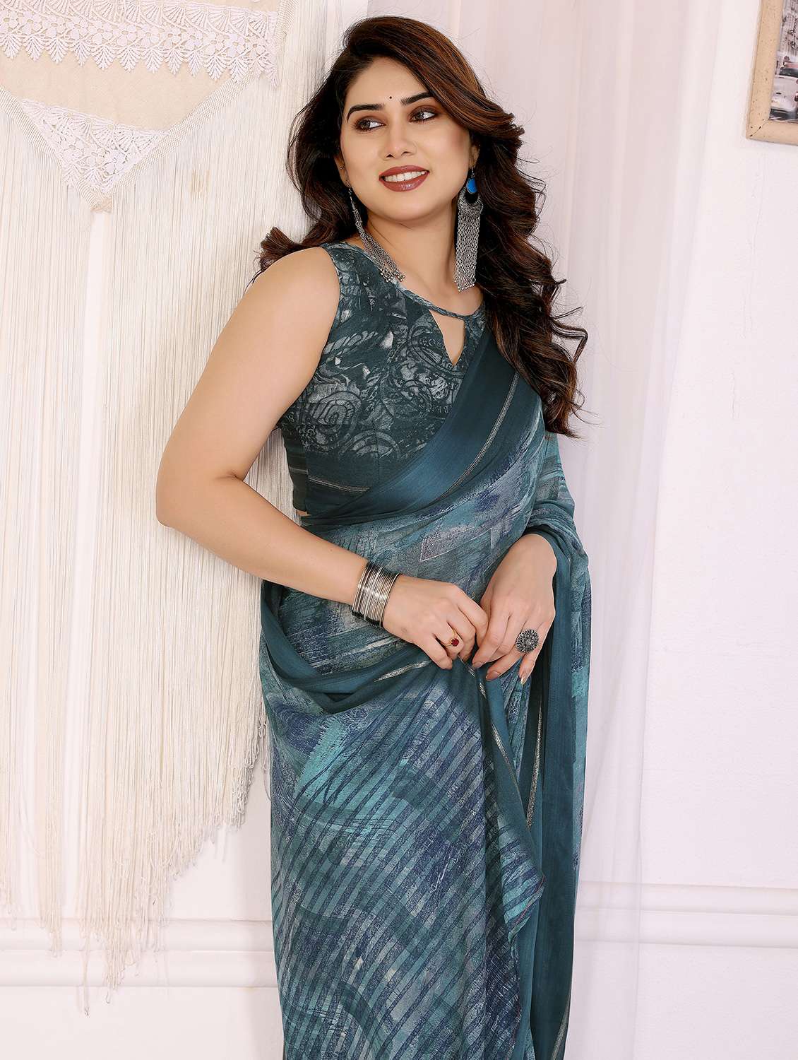 women printed casual wear saree with blouse - 22066357 -  Standard Image - 4
