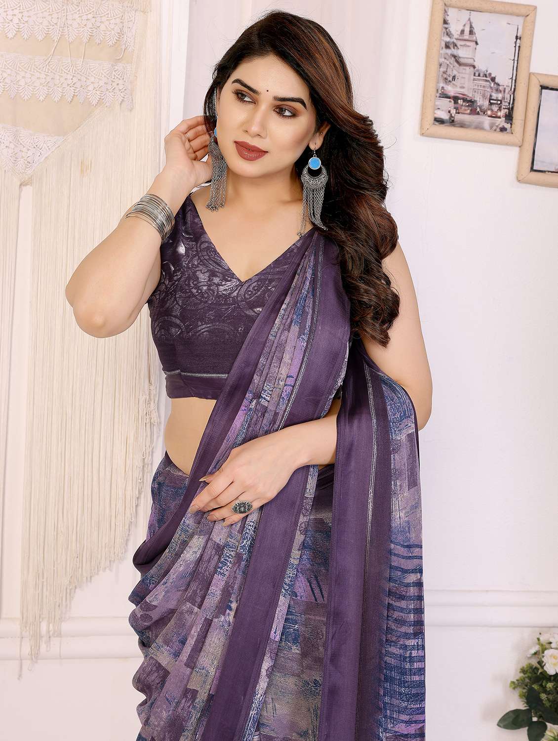 women printed casual wear saree with blouse - 22066358 - Standard Image - 4