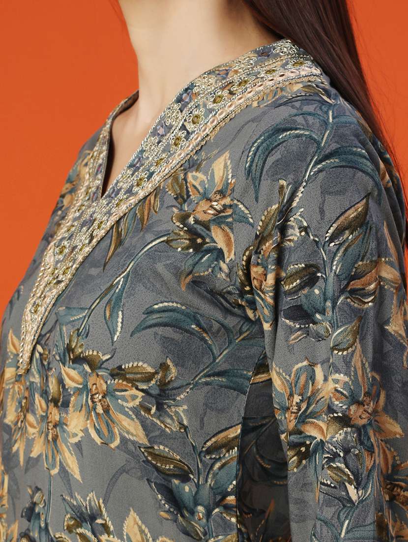 women three quarter sleeve kurta and pant with dupatta - 22067457 -  Standard Image - 4