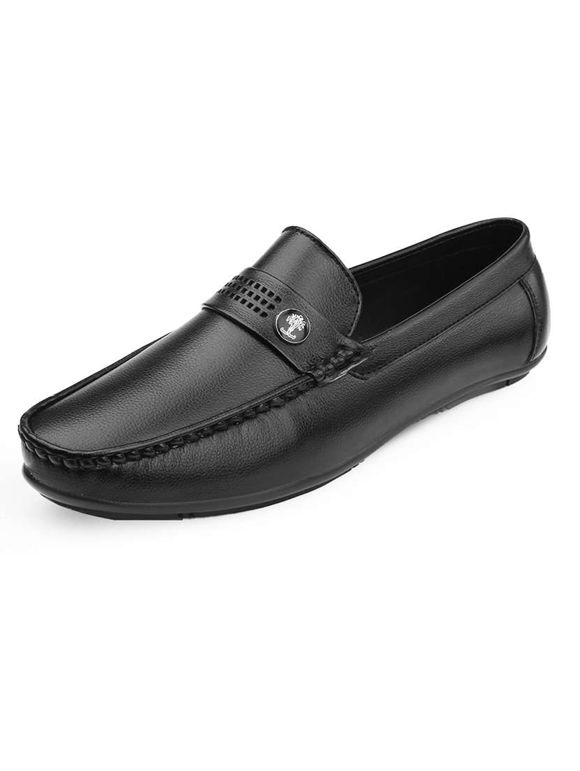 men solid slip on loafer - 22067547 - Zoom Image - 0