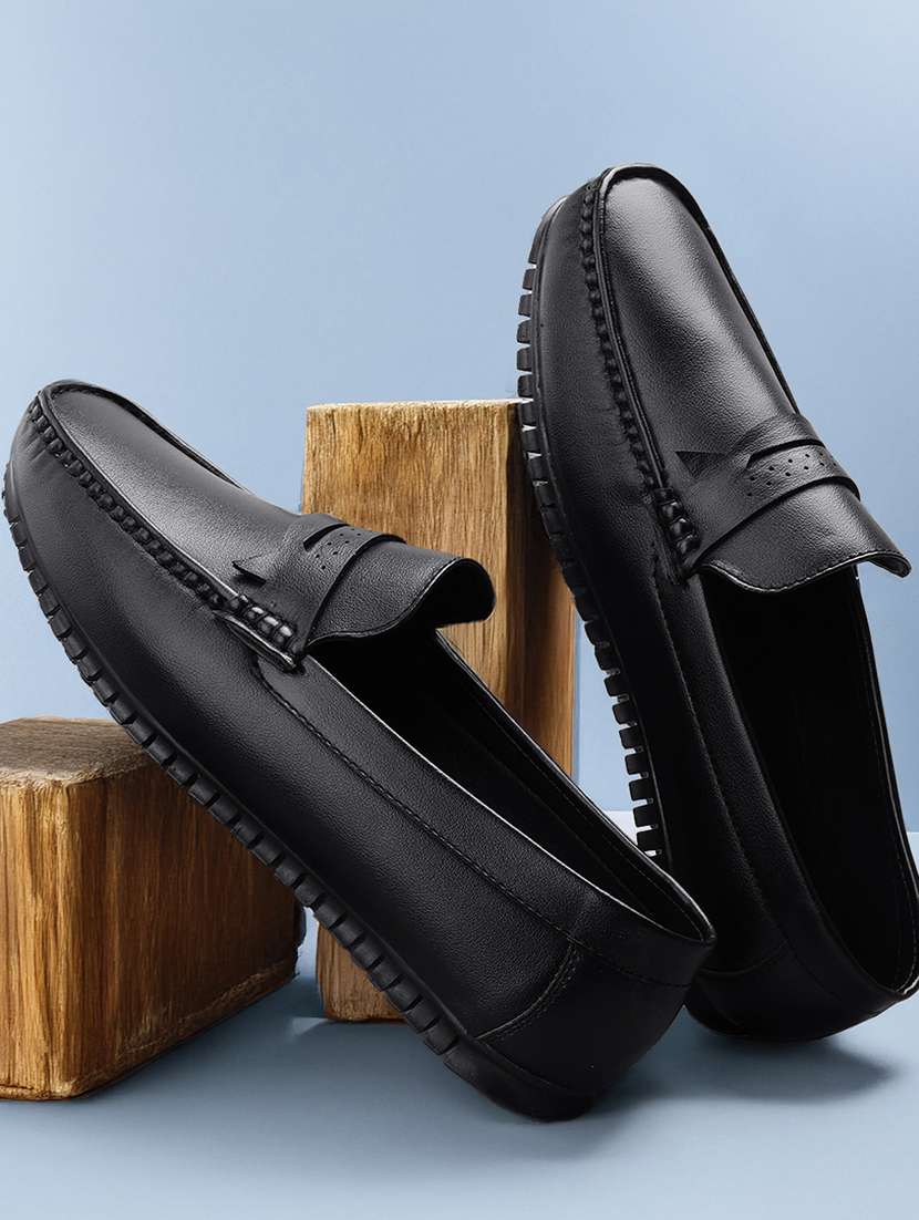 men solid slip on loafer - 22067563 -  Zoom Image - 0