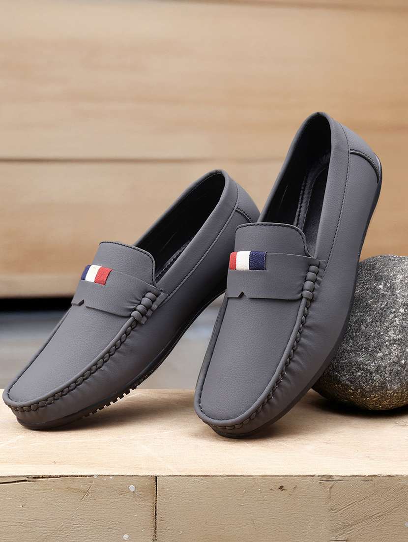 men solid slip on loafer