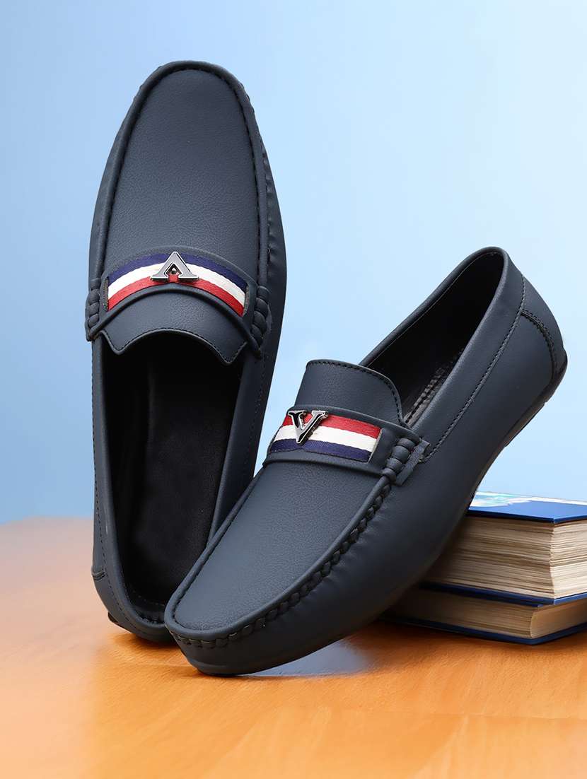 men solid slip on loafer - 22067578 -  Zoom Image - 0