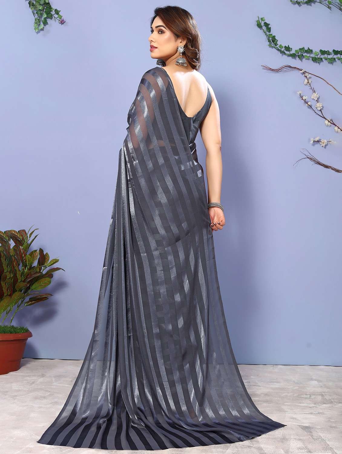 women striped plain saree with blouse - 22068152 -  Standard Image - 4