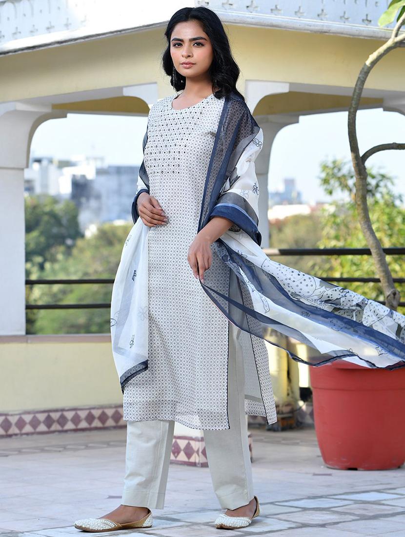 women three quarter sleeve kurta pant with dupatta set - 22068473 - Standard Image - 1